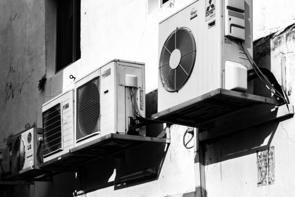 古いエアコンや室外機に電気代が！暖房・冷房で節約方が違う！