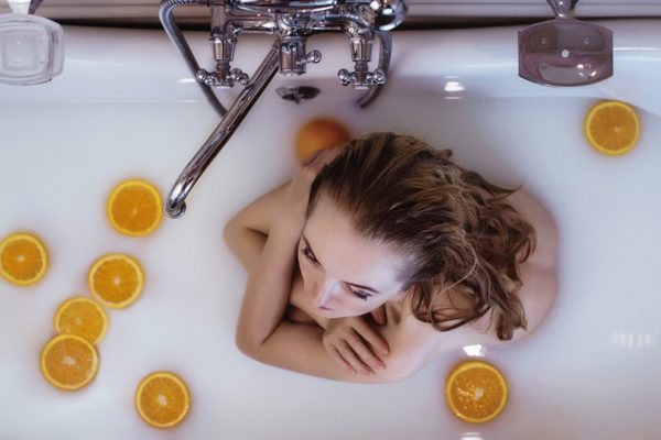 お風呂にペットボトルを沈める事は節水に？グッズや他節水方法紹介！